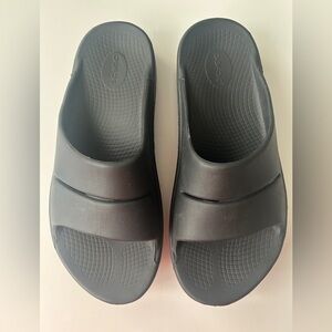 OOFOS OOahh Slide Sandals Black Men's 12 Women’s 14 -